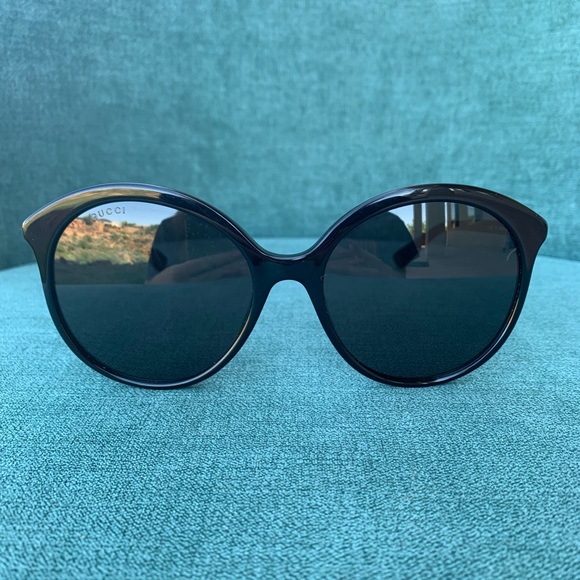 Large Black Gucci Sunglasses - Picture 5 of 13